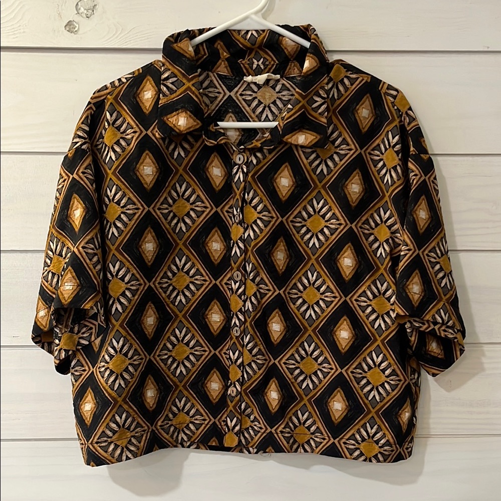 Promesa | Black and Gold Geometric Top